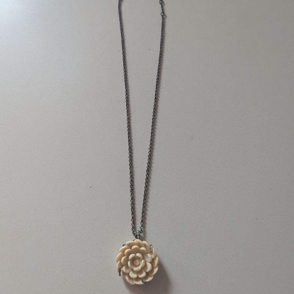Fossil Cream Minimalist Necklace with Floral Pendant